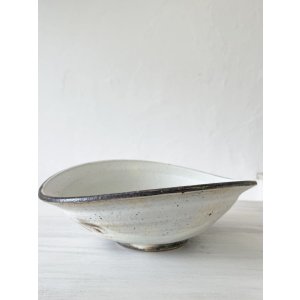 画像: 粉引だ円兜鉢(中)