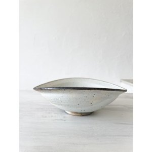 画像: 粉引だ円兜鉢(小)