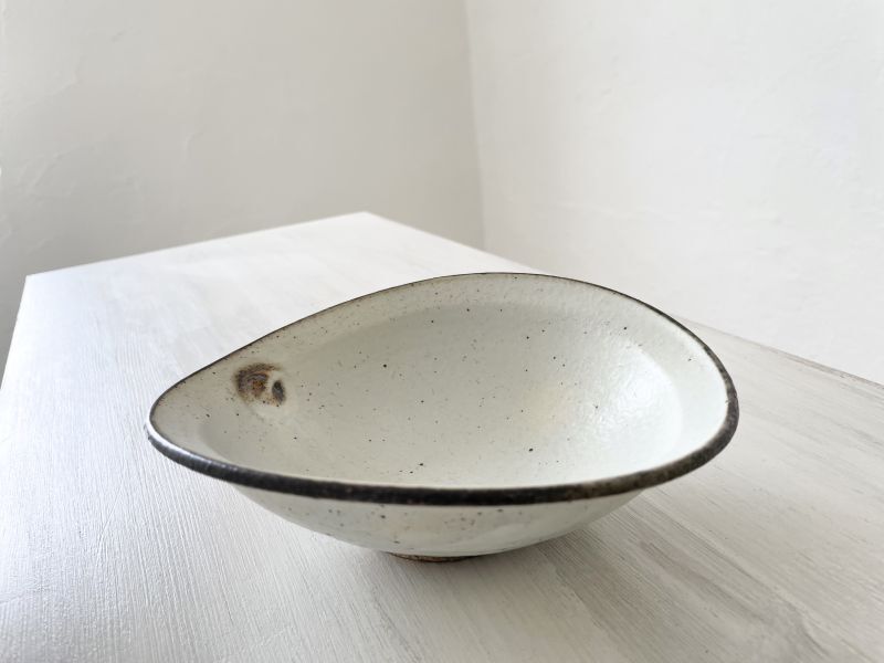 画像2: 粉引だ円兜鉢(小)